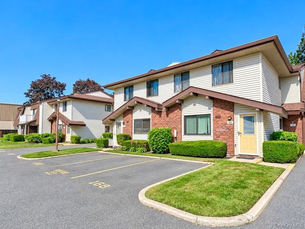 160 Cambridge Drive, Copiague NY 11726