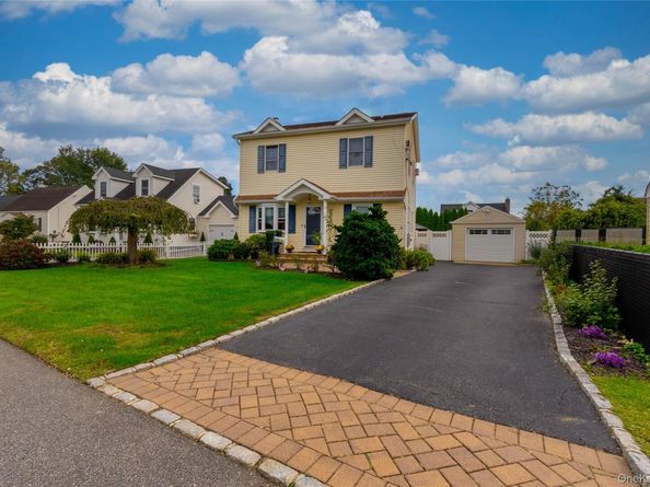 50 Peters Lane, North Babylon NY 11703
