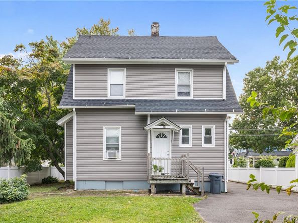 8 Rolling Street, Lynbrook NY 11563