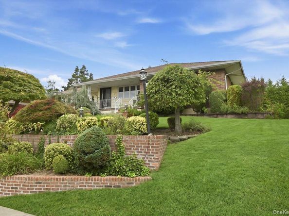47 Royal Way, Manhasset Hills NY 11040