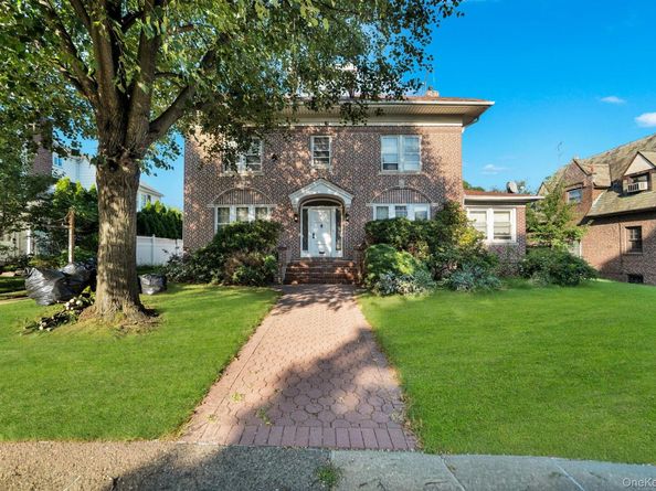 8833 195th Street, Hollis NY 11423