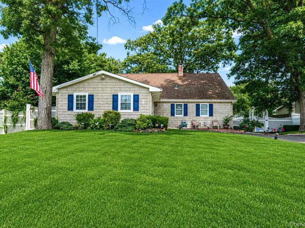 1A Richard Place, Ronkonkoma NY 11779