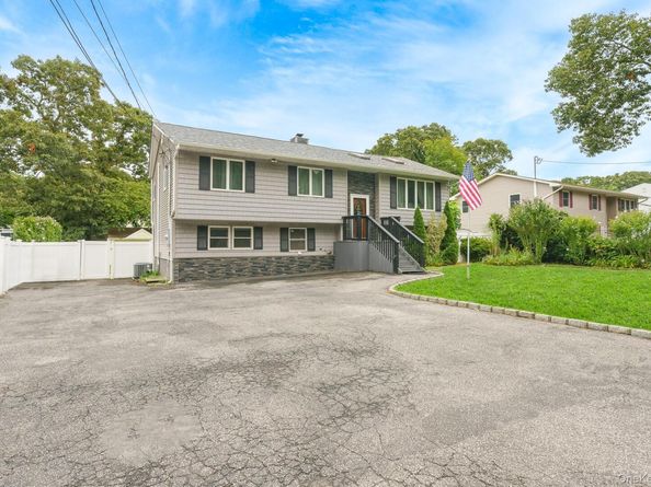 341 Avenue B, Ronkonkoma NY 11779