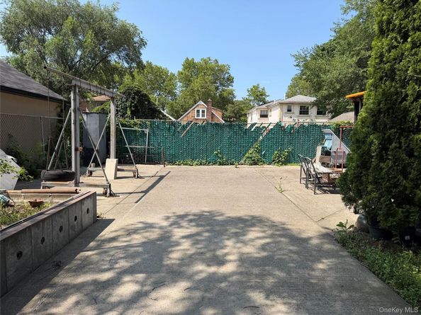 162-17 76th Road, Flushing NY 11366