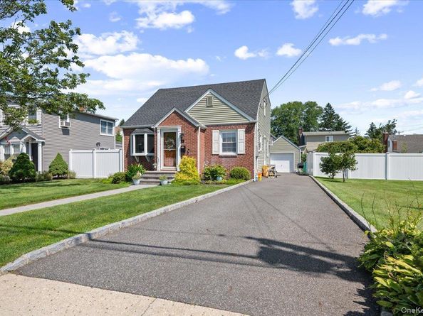 6 Dorcas Avenue, Syosset NY 11791