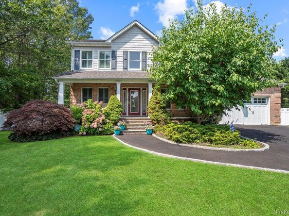 15 Victoria Court, Oakdale NY 11769