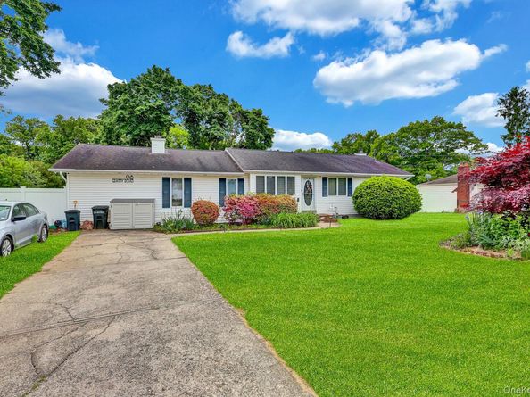 98 Granny Road, Farmingville NY 11738
