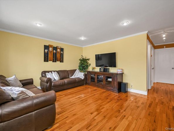 126 Roeckel Avenue, Valley Stream NY 11580