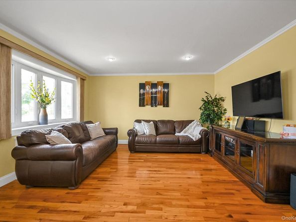 126 Roeckel Avenue, Valley Stream NY 11580