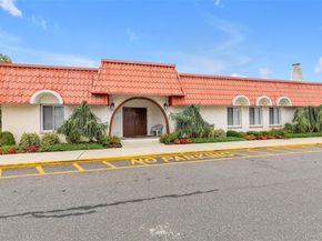 17 Alhambra Drive 17, Oceanside NY 11572