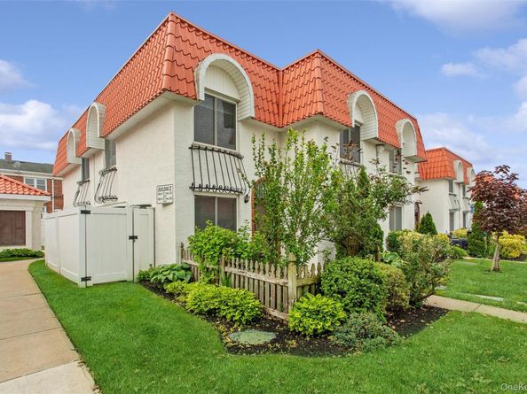17 Alhambra Drive 17, Oceanside NY 11572
