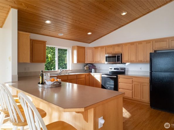 15 A Saratoga Drive, Hat Island WA 98206
