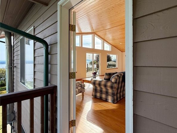 15 A Saratoga Drive, Hat Island WA 98206