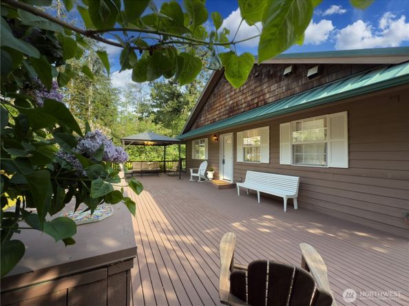 15 A Saratoga Drive, Hat Island WA 98206