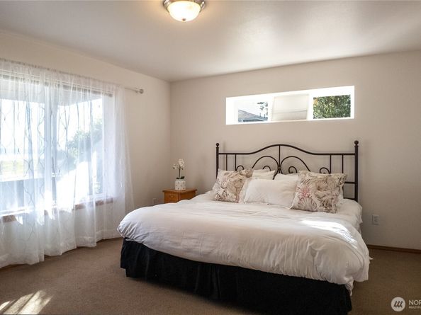 15 A Saratoga Drive, Hat Island WA 98206