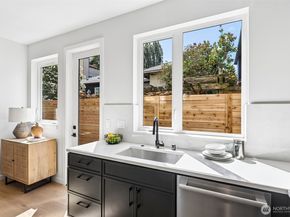 4425 Fremont Avenue N A, Seattle WA 98103