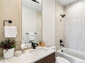 4425 Fremont Avenue N A, Seattle WA 98103