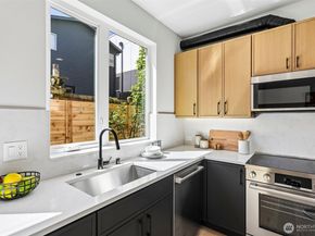 4425 Fremont Avenue N A, Seattle WA 98103