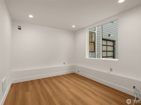 7403 Dayton Avenue N, Seattle WA 98103
