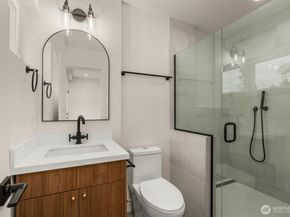 7403 Dayton Avenue N, Seattle WA 98103