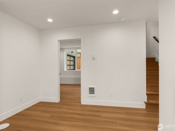 7403 Dayton Avenue N, Seattle WA 98103