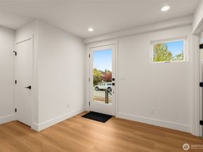7403 Dayton Avenue N, Seattle WA 98103