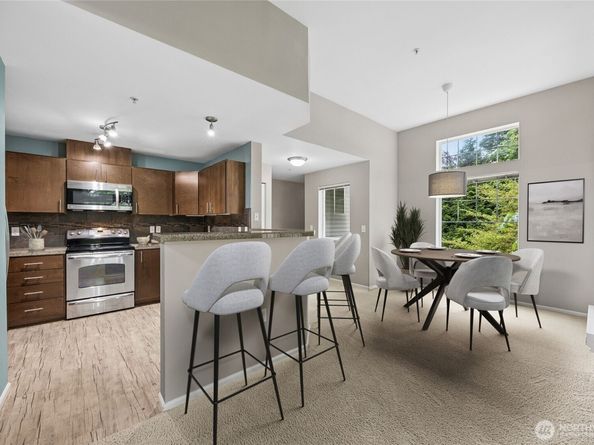 21048 40th Place S J2, SeaTac WA 98198
