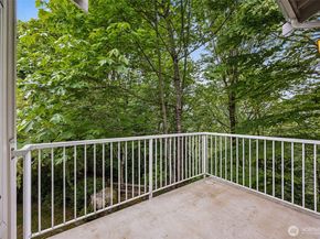 21048 40th Place S J2, SeaTac WA 98198
