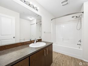 21048 40th Place S J2, SeaTac WA 98198