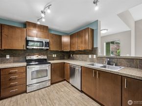 21048 40th Place S J2, SeaTac WA 98198