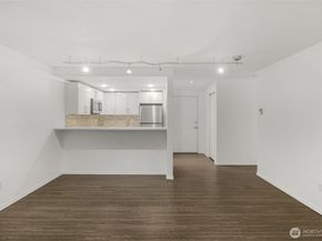 13717 Linden Avenue N 221, Seattle WA 98133