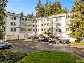 13717 Linden Avenue N 221, Seattle WA 98133