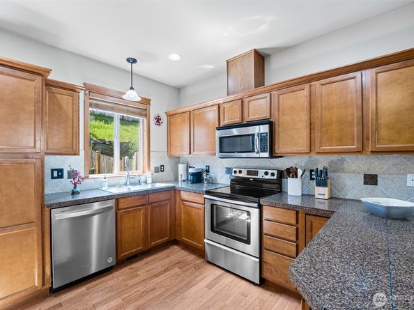 524 Pilchuck Path, Everett WA 98201