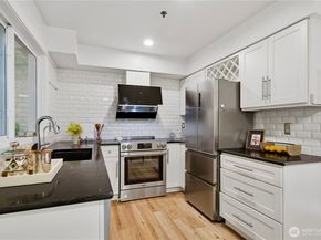17409 NE 88th Place 9E, Redmond WA 98052