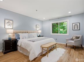 17409 NE 88th Place 9E, Redmond WA 98052