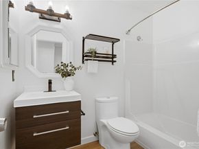 17409 NE 88th Place 9E, Redmond WA 98052
