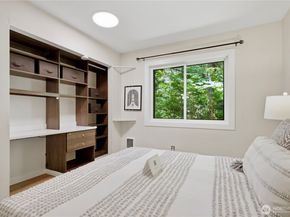 17409 NE 88th Place 9E, Redmond WA 98052
