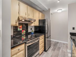 75 E Lynn Street B, Seattle WA 98102