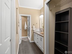 18505 SE Newport Way D118, Issaquah WA 98027