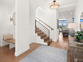 728 W Etruria Street, Seattle WA 98119