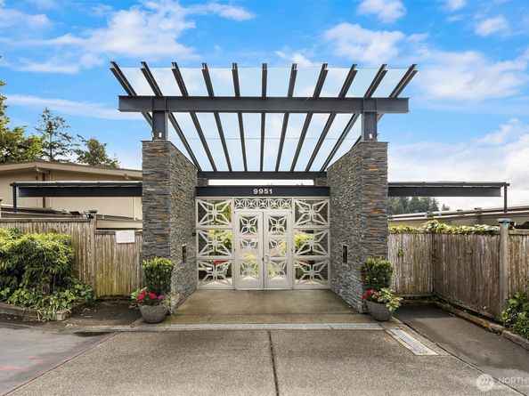 9951 Lake Washington Blvd NE 23, Bellevue WA 98004