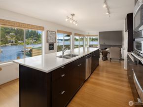 9951 Lake Washington Blvd NE 23, Bellevue WA 98004