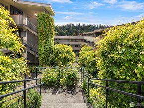 9951 Lake Washington Blvd NE 23, Bellevue WA 98004