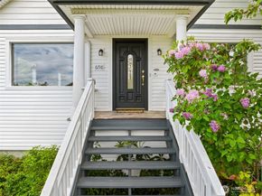 6716 37th Avenue SW, Seattle WA 98126
