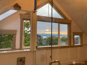6716 37th Avenue SW, Seattle WA 98126