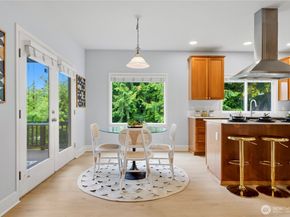 10115 NE 24th St, Bellevue WA 98004