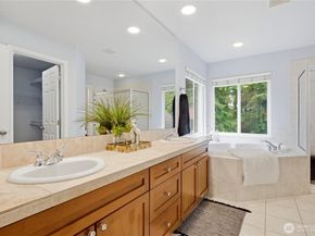 10115 NE 24th St, Bellevue WA 98004