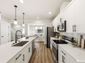 13710 Ash Way A2, Everett WA 98204