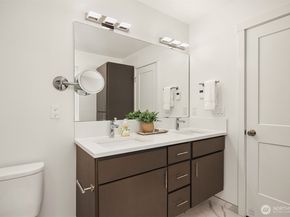 2005 Dexter Avenue N B, Seattle WA 98109