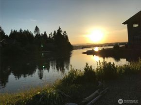 15628 Point Monroe Drive NE, Bainbridge Island WA 98110